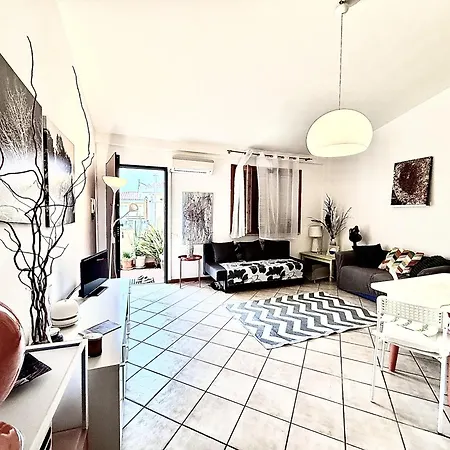 La Casa Di Bes Vicino Al Centro Storico شقة بولا